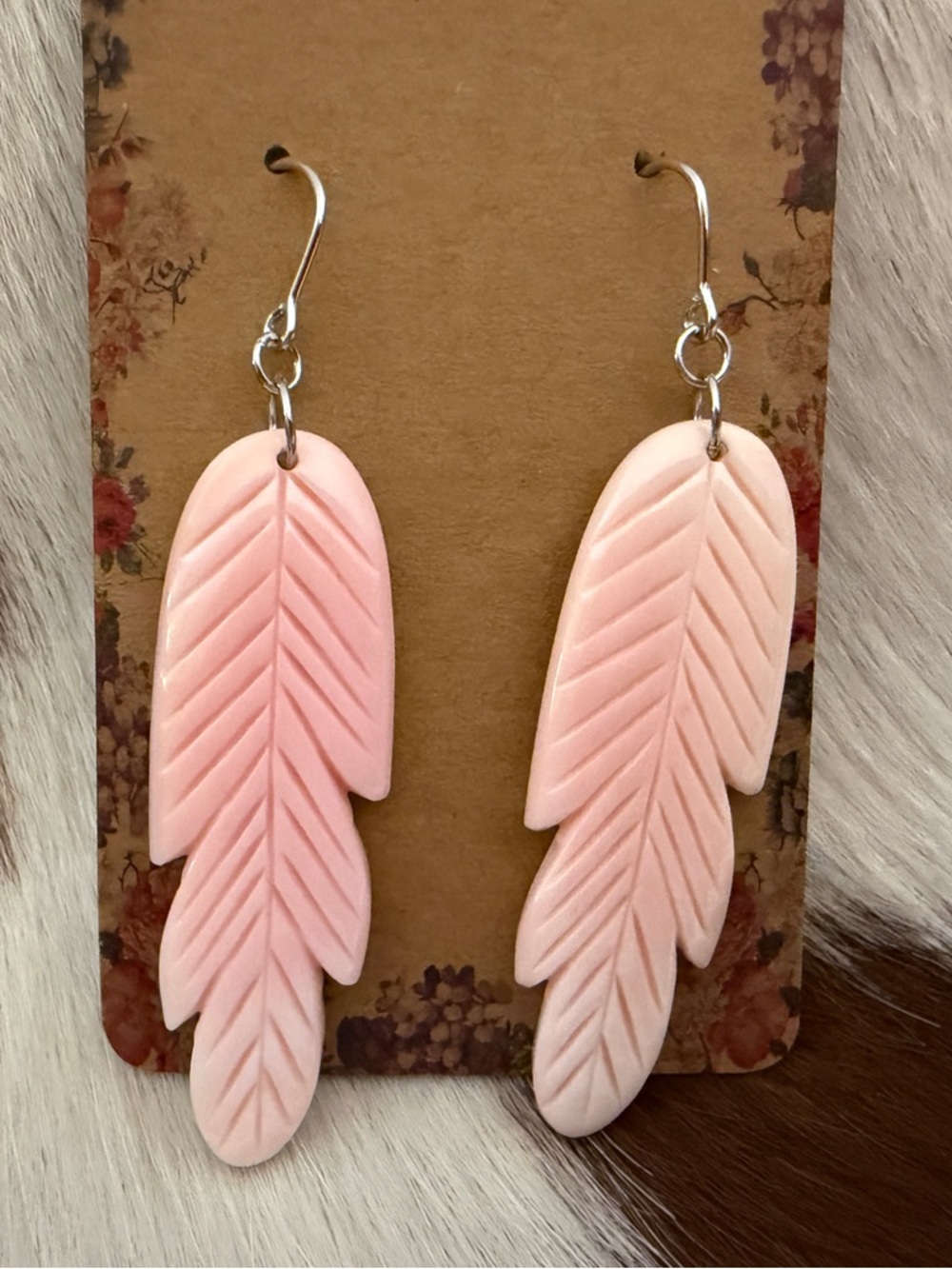❤️ Queen Pink Conch Hand Carved Navajo Style Dangle Feather Earrings Sterling